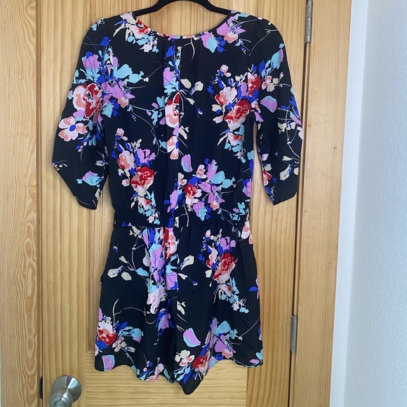 YUMI KIM Black with Floral Print Romper Size L 3/4 Sleeves with ties - Picture 2 of 6